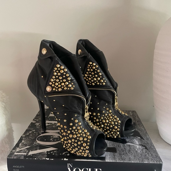 Alexander McQueen Black Leather Studded Faithful Skull Peep Toe Ankle Boots - Picture 5 of 6